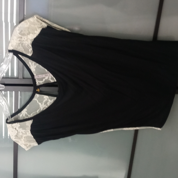 Cute top - Picture 1 of 4